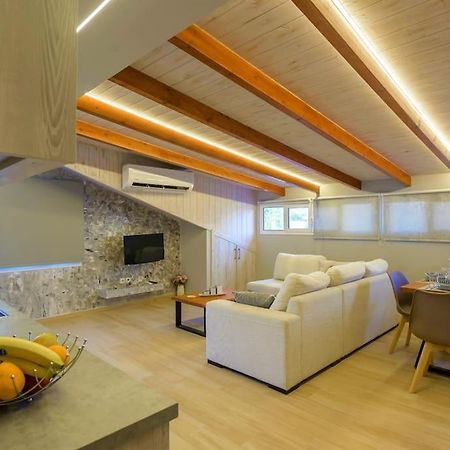 Contemporary Attic Apartment Preveza Exterior photo